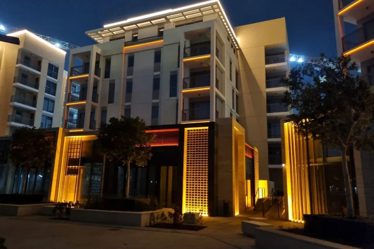 Al Zahia Uptown, Sharjah: facade lighting control