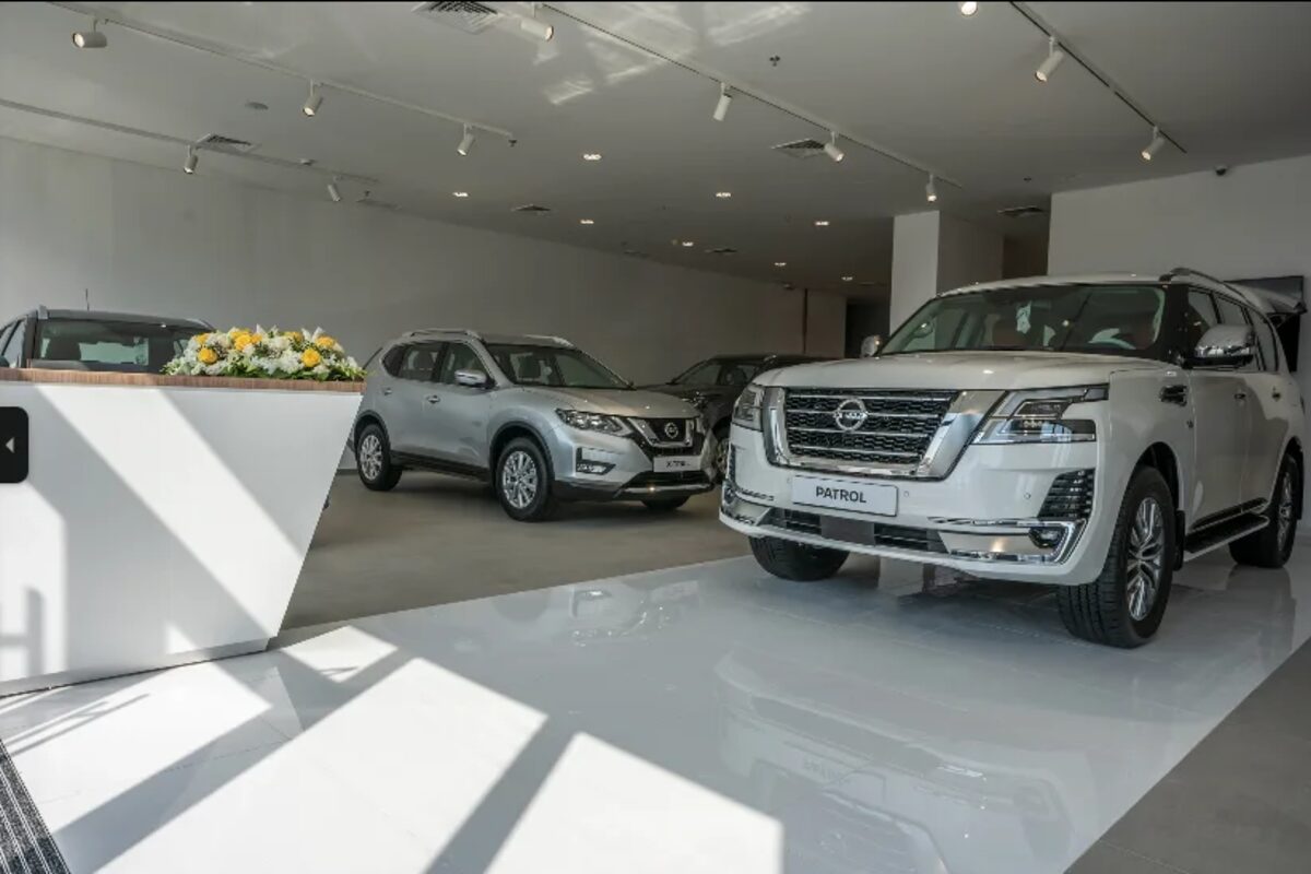 Nissan car showroom in Kuwait: 230 V track lighting